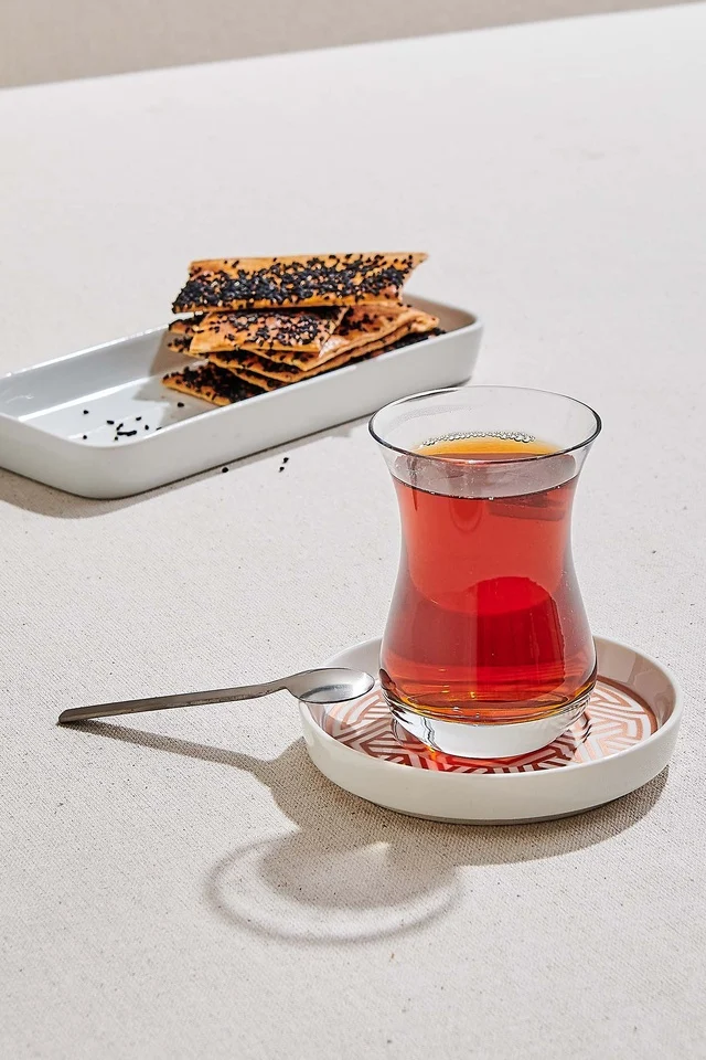 Bi Çayımızı İçmeye Bekleriz